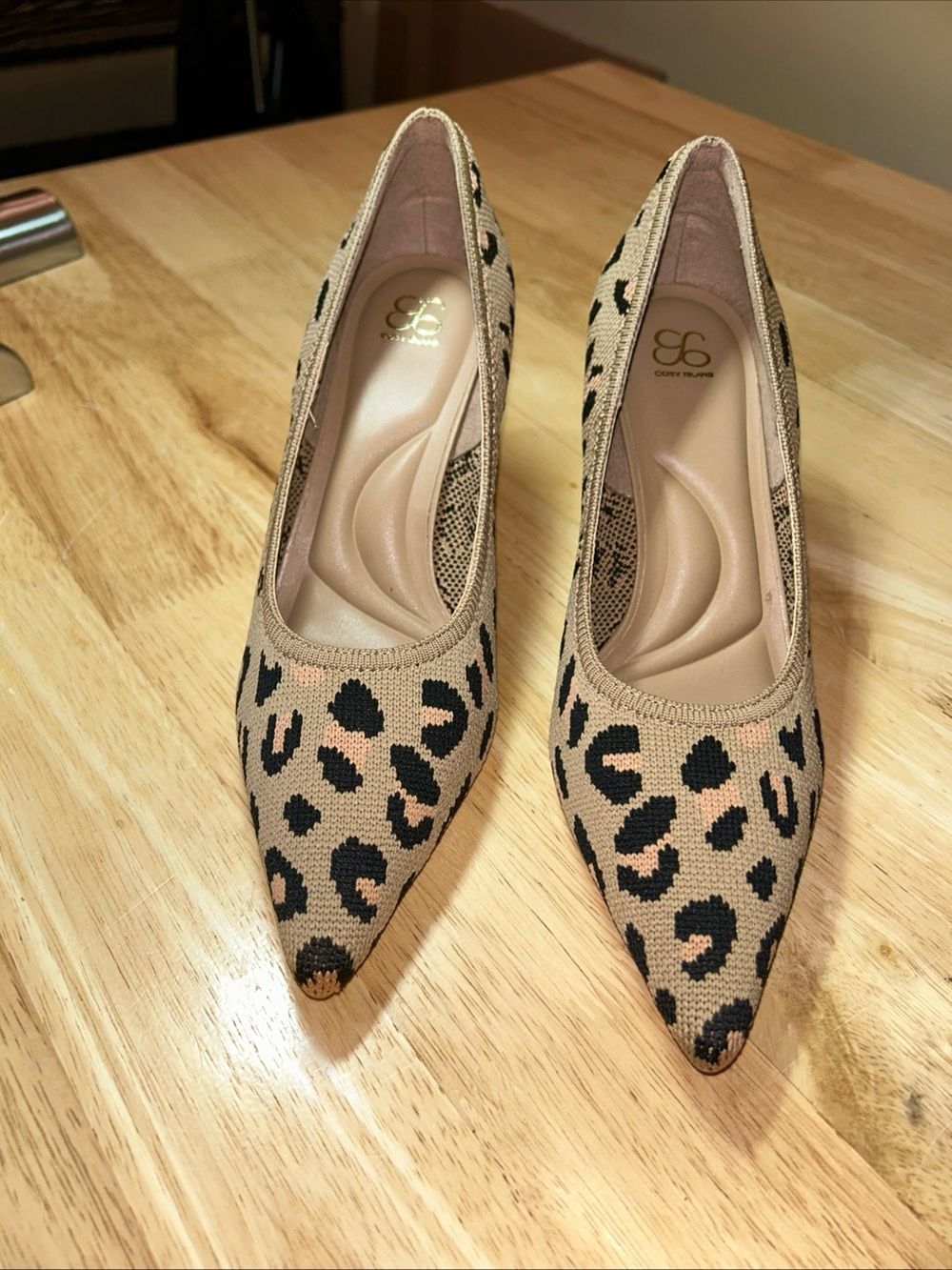 New NWOB Cosy Island Leopard Knit Pointed Toe Kitten Heel Pumps Size 6.5